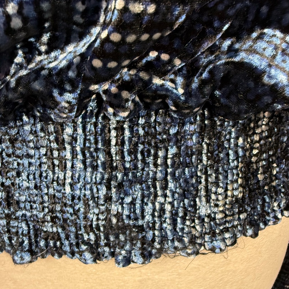 White House Black Market crushed velvet black and blue twilight top size 8 - Picture 6 of 9